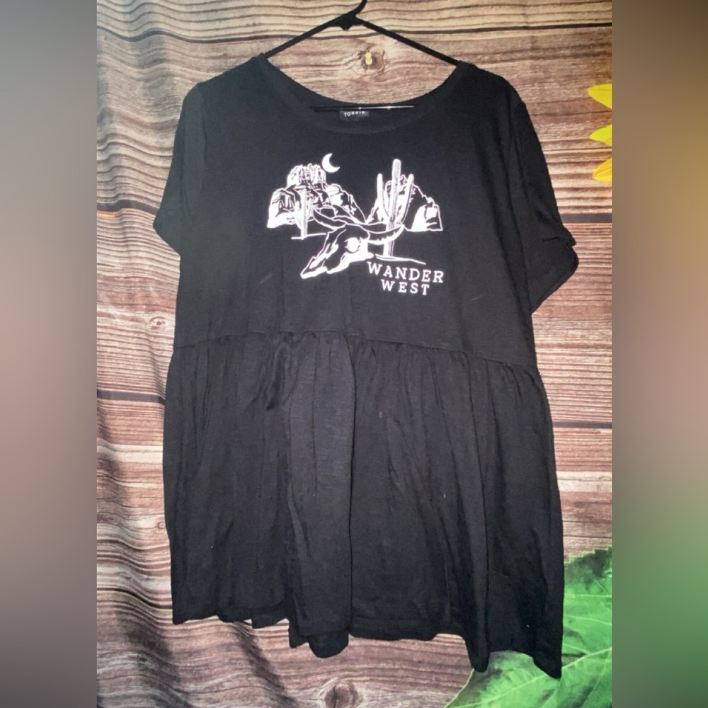 Woman’s babydoll type shirt  torrid size 1 (16/18)
